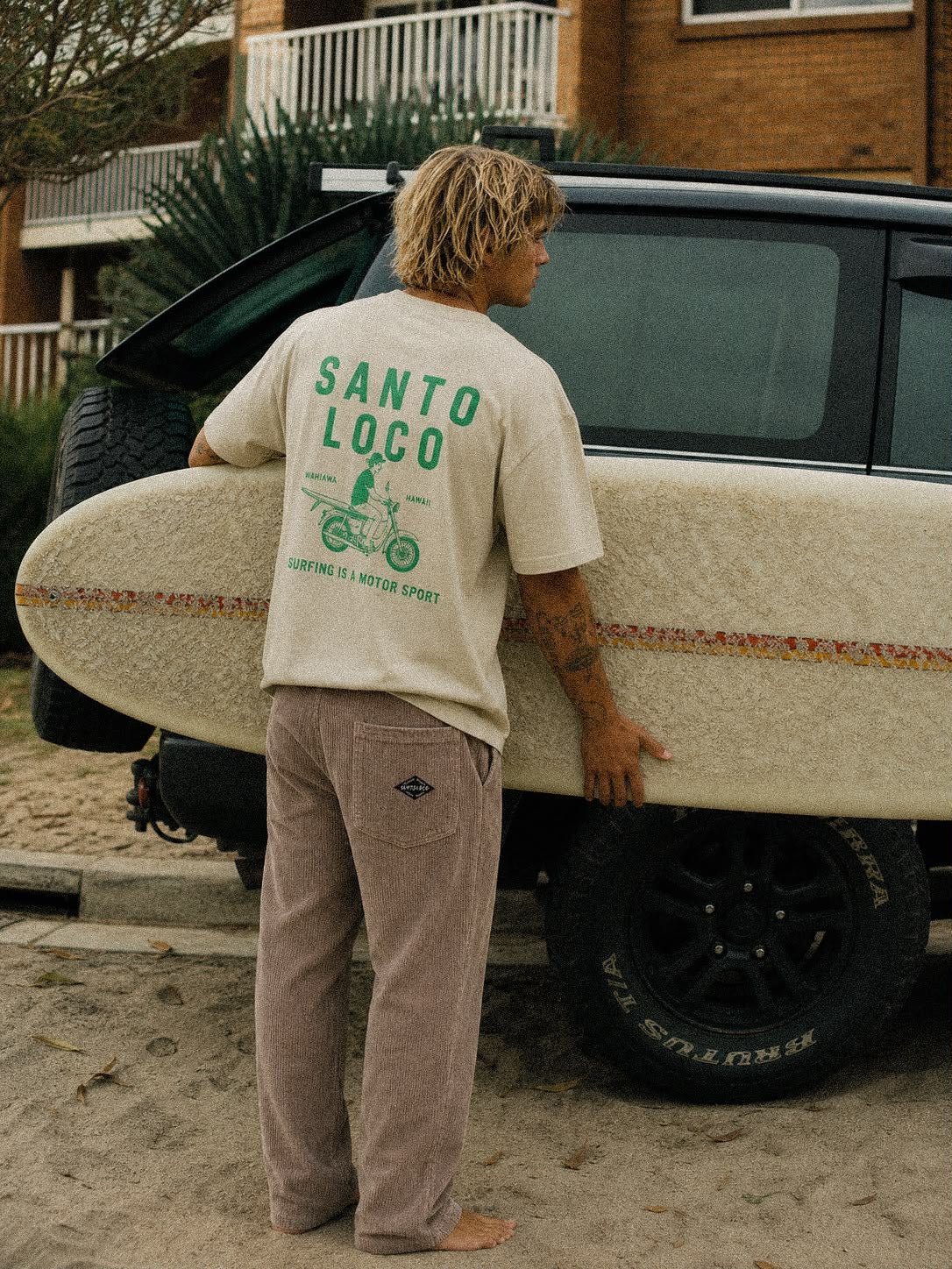 Surfista numa onda